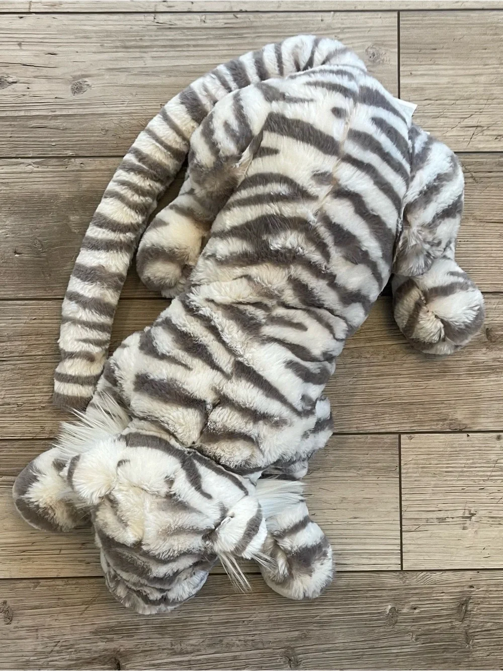 Jellycat | Sacha Snow Tiger | Size: Large